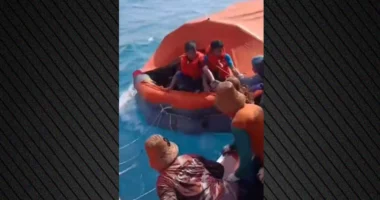Rreth 130 persona të zhdukur pas mbytjes së një anijeje në Indonezi, 6 viktima