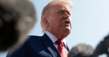 Trump rikthen thirrjet për kryengritje në Iran: Ngrihuni dhe luftoni kundër qeverisë