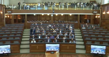 Pa partitë opozitare/ Kuvendi i Kosovës voton Qeverinë e re