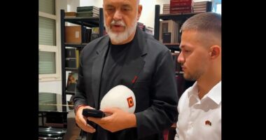 Rama ndan pamje nga takimi me studentët e Prishtinës: Politika të jep mundësi që të bësh bashkë gjëra që vetëm si bën dot