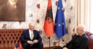 “Welcome”, ambasadori amerikan nis detyrën në Tiranë/ Pritet nga Rama në Kryeministri: Takimi i mirëseardhjes
