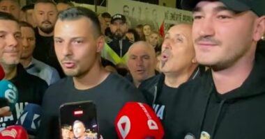 Protestës në Prishtinë për ish-krerët e UÇK-së i bashkohet Endrit Thaçi dhe Klestor Veseli