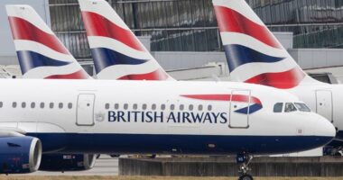 Britani, rinisin fluturimet/ Disa aeroporte ishin bllokuar pas defektit në kontrollin e trafikut