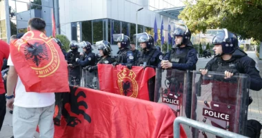Protesta sot, Policia thirrje pjesëmarrësve: Tregoni kujdes e maturi!