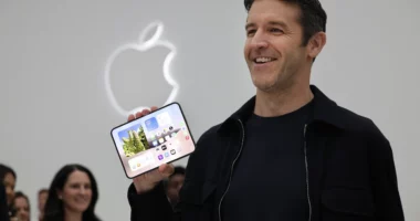 Apple bën histori/ Prezanton gjeneratën e re të smartfonëve