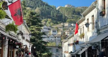 Gjirokastra, turizëm gjithëvjetor/ Qyteti i gurtë tërheq vizitorë nga vende të ndryshme të botës