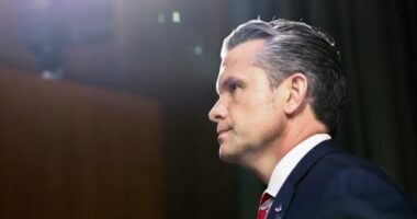 Kongresi amerikan mbyll punimet para kohe, shtyhet votimi për shkarkimin e Sekretarit të Luftës