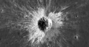 NASA zbulon kraterin gjigant në Hënë, më i madh se Koloseu i Romës