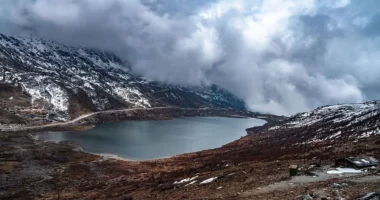 Himalajet në rrezik, shkrirja e akullnajave kërcënon miliona njerëz