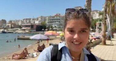 Shtatori nuk e largon verën/ Turistët e huaj zgjedhin Sarandën, shëtitorja dhe plazhet plot gjallëri
