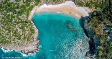 Shqipëria në vëmendjen e turistëve të huaj: Plazhe të paprekura, mes destinacioneve që duhen vizituar tani