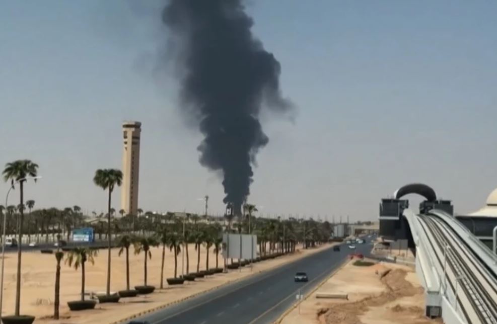 Rebelët Houthi pretendojnë se goditën Riadin me raketa balistike  Arabia Saudite aktivizon mbrojtjen ajrore