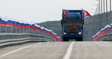 Rusia dhe Koreja e Veriut hapin urën e parë pranë kufirit të dy vendeve