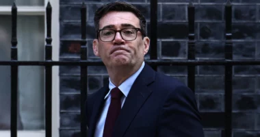 “Nuk e dinte që djali iu bë Kryeministër i Britanisë”/ Andy Burnham në zi, babai i ndërron jetë pas betejës me alzheimerin