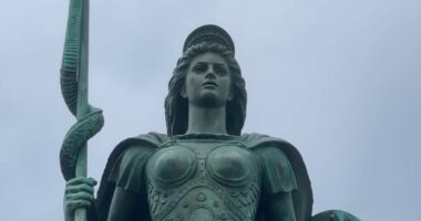 Teuta, “Mbretëreshë” e Shëngjinit/ Shtatorja e mbretëreshës ilire vendoset në qytetin turistik