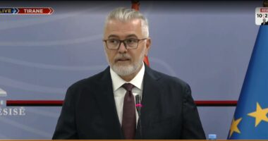 Pagat e gjyqtarëve dhe prokurorëve/ Gogu: Vendimi i Kushtetueses për pagat e magjistratëve është i detyrueshëm