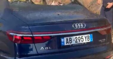 Digjet një automjet në rrugën e bypass-it pranë Radhimës