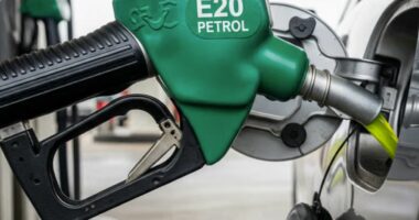 Greqia merr masa për çmimet e karburanteve, nafta ulet deri në 20 cent për litër