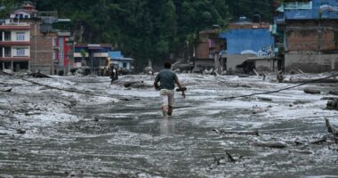 Akullnaja apo digat e hidrocentraleve, çfarë e shkaktoi katastrofën me 4 mijë të zhdukur në Nepal?