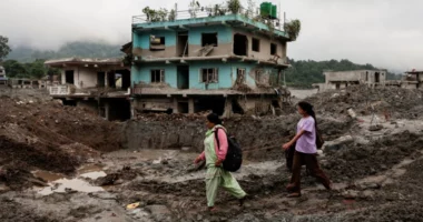 Të paktën 68 të vdekur nga reshjet dhe rrëshqitjet e dheut në Indi dhe Nepal