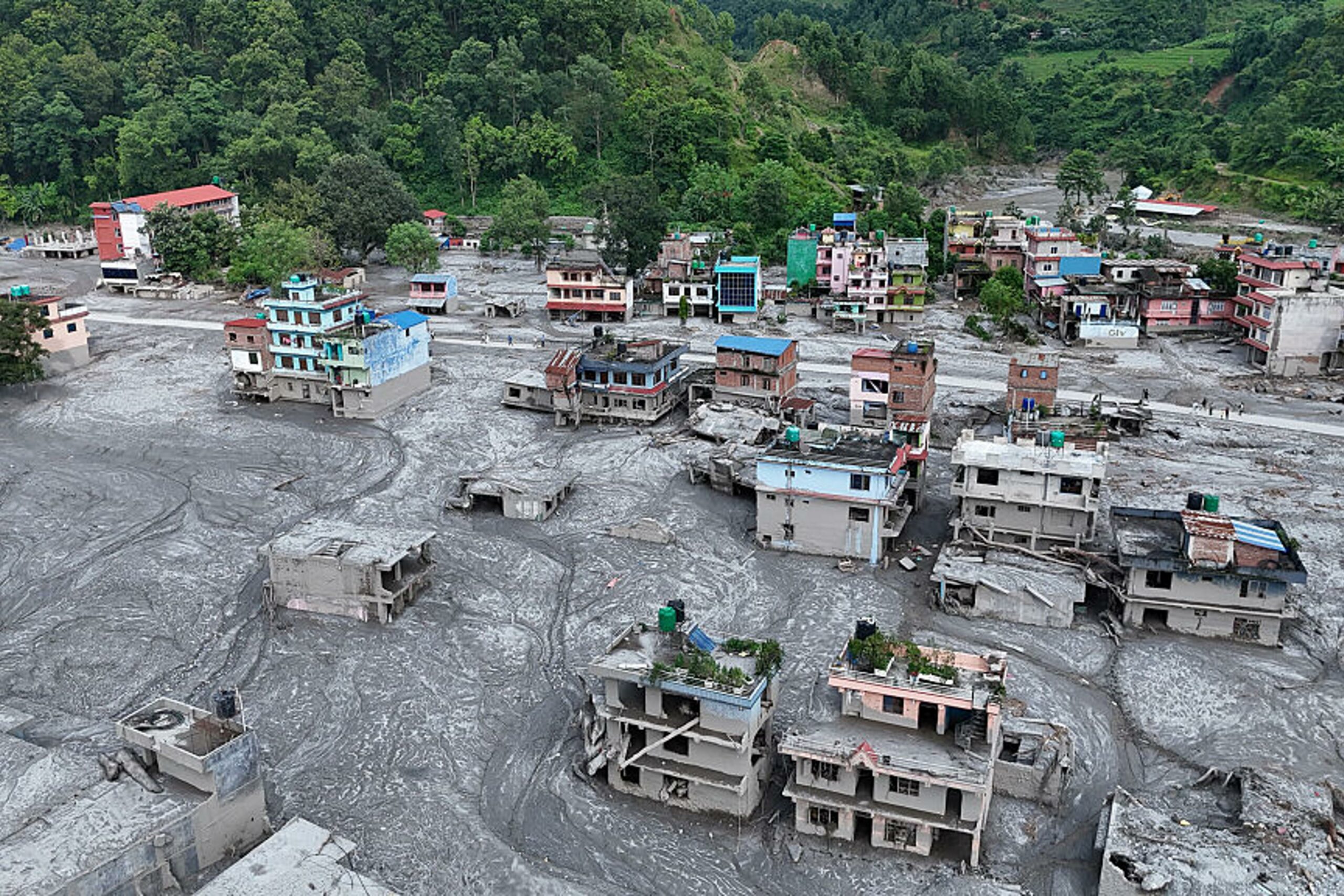 Një javë nën rrënoja  nxirren të gjallë  Nepal  shpëtohen 119 persona  shpresë për të gjetur të tjerë