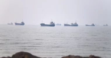Goditet anija iraniane pranë Ngushticës së Hormuzit, një i vrarë dhe tre të plagosur