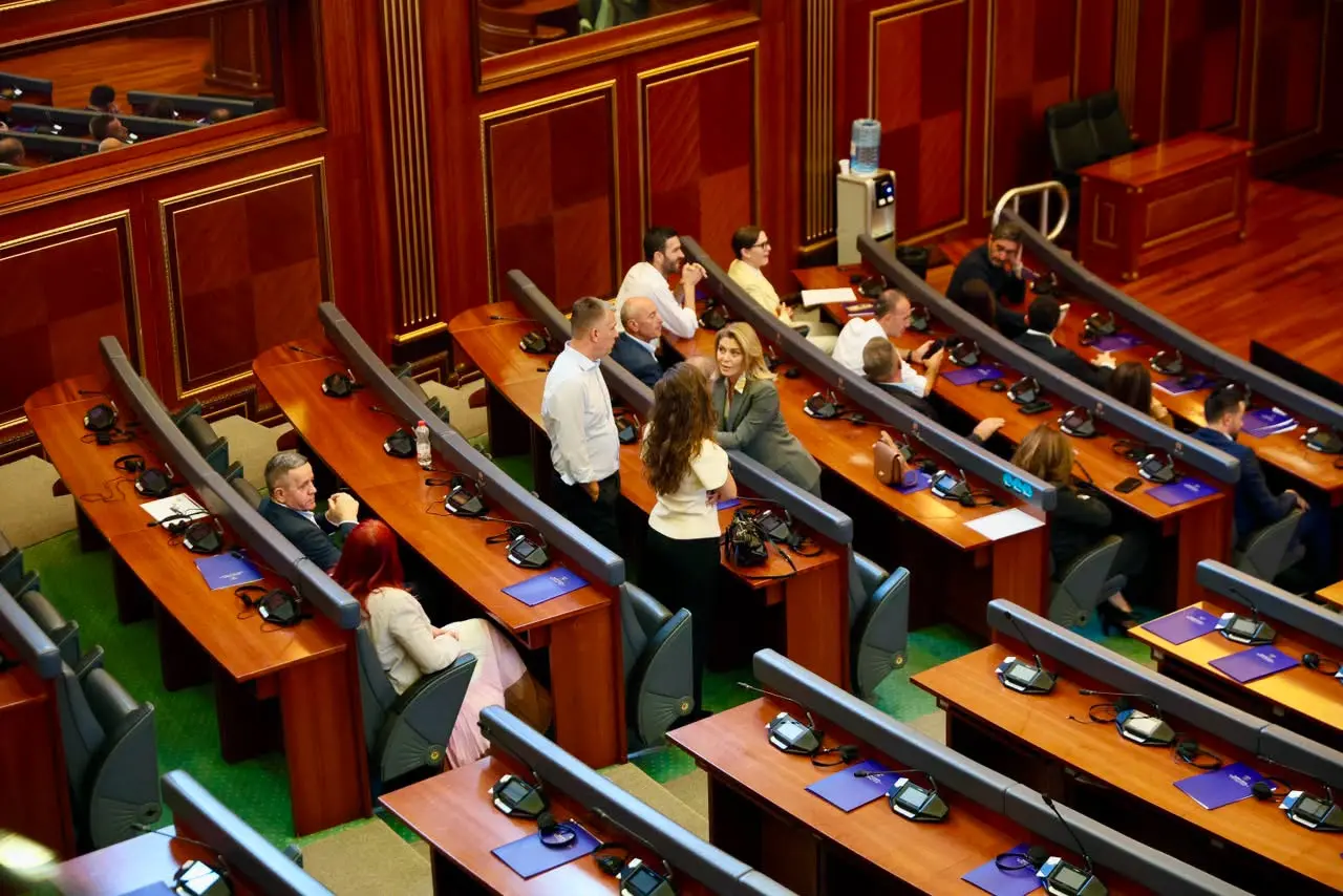 Kosovë  PDK kërkon konstituimin e Kuvendit  T i jepet fund krizës shtetërore