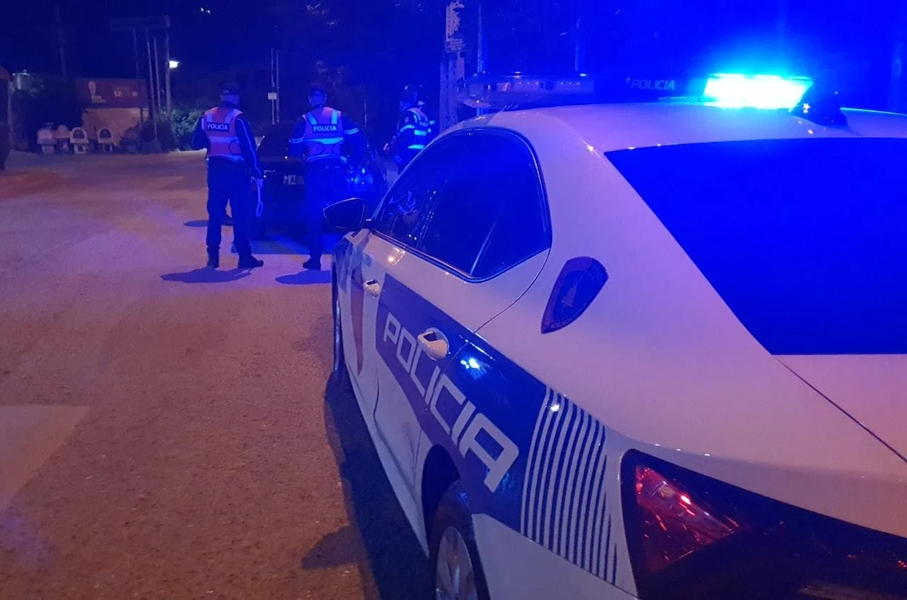 Operacion  blic  në Sarandë  Sekuestrohen armë dhe drogë  në pranga  kokat  e disa grupeve