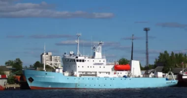Norvegjia sekuestron anijen ruse në Svalbard, pas kërkesës së kompanisë ukrainase