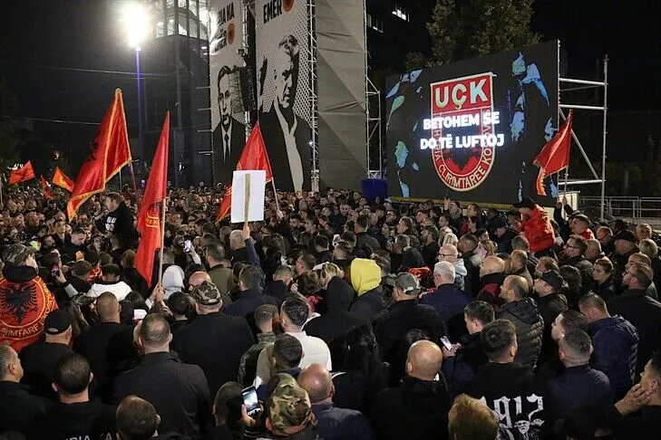 11 ditë në shesh kundër Hagës/ Mijëra qytetarë në Prishtinë protestuan për dënimin e 4 ish-krerëve të UÇK