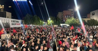 Dita e katërt e protestës/ Prishtinë, qytetarët kundërshtojnë vendimin e Speciales për ish-krerët e UÇK-së