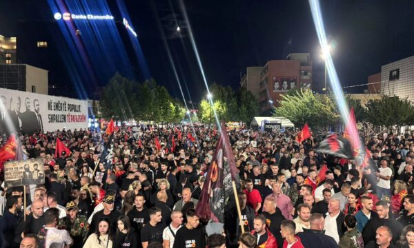 Dita e katërt e protestës  Prishtinë  qytetarët kundërshtojnë vendimin e Speciales për ish krerët e UÇK së