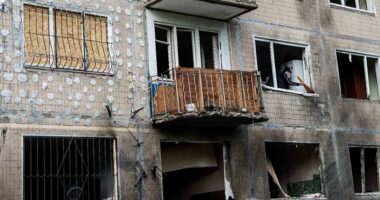 Rusia dhe Ukraina shkëmbejnë sulme vdekjeprurëse ndërsa Zelensky përgatitet të takohet me Trump në OKB