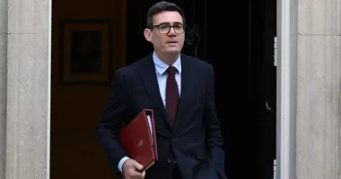 Burnham: Mbretëria e Bashkuar do të jetë e palëkundur në mbrojtjen e Ishujve Falkland