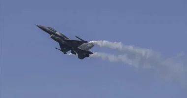 Greqi, rrëzohet një avion ushtarak gjatë një shfaqjeje ajrore