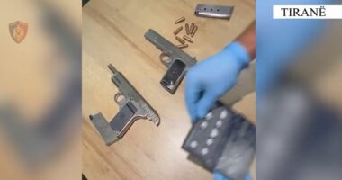 Operacioni “Shkolla të pastra”/ Arrestohet 28-vjeçari, sekuestrohen kokainë dhe 2 pistoleta