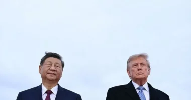 Trump pret Xi Jinping në Uashington me një ceremoni të rrallë ushtarake