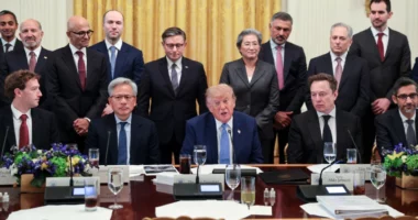 Trump mbledh gjigantët e teknologjisë/ Kompanitë e AI bien dakord për rregulla vullnetare sigurie