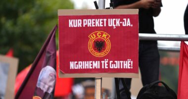 “Kur preket UÇK-ja, ngrihemi të gjithë!”/ “Liria ka Emër” publikon pankartën