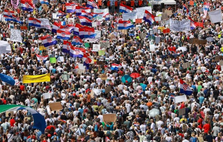 Protesta masive në Kroaci, qytetarët kërkojnë pastrimin e një landfilli me mbetje të rrezikshme