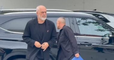 Kryeministri Rama në Vlorë, takime me qytetarët për reformën territoriale