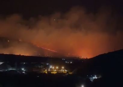Situata alarmante nga zjarri, policia mbyll qarkullimin në baypassin e Himarës