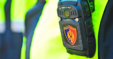 “Rrugorët” me kamera trupi/ Mbërrijnë 5 mijë kamera, policët do regjistrojnë veprimet në terren
