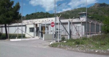 BKH kontrolle në paraburgimin e Bradasheshit, gjenden celularë