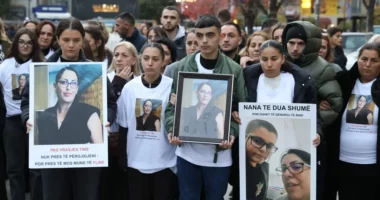 Protestë në Prishtinë: Drejtësi për Arlindën!/ Kërkohet dorëheqja e ministrave Gërvalla dhe Sveçla