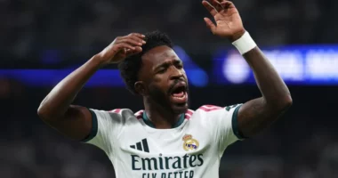 Real fiton, Vinicius i prish festën/ Skuadra madrilene mundi 1-0 Villareal, braziliani del me karton të kuq