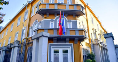 Situata në kryeqytet/ Pas dhunës së të shtunës, jeta në Tiranë vazhdon normalisht