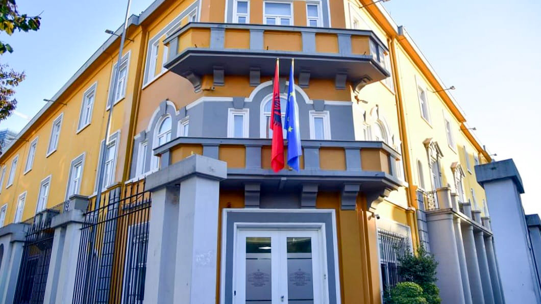 Situata në kryeqytet/ Pas dhunës së të shtunës, jeta në Tiranë vazhdon normalisht