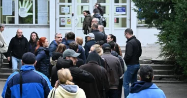 Serbi, nisin zgjedhjet e parakohshme parlamentare/ Qendrat e votimit të hapura deri në orën 20:00
