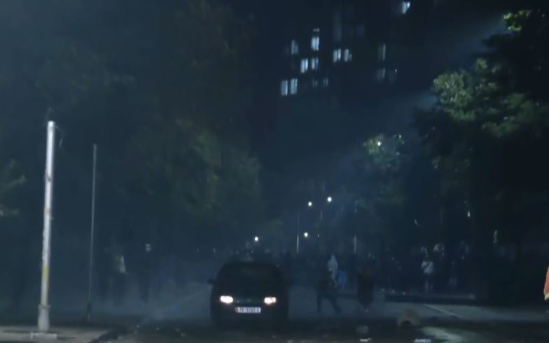 Shpërndahet protesta në bulevard, ndërhyrja e policisë largon njerëzit